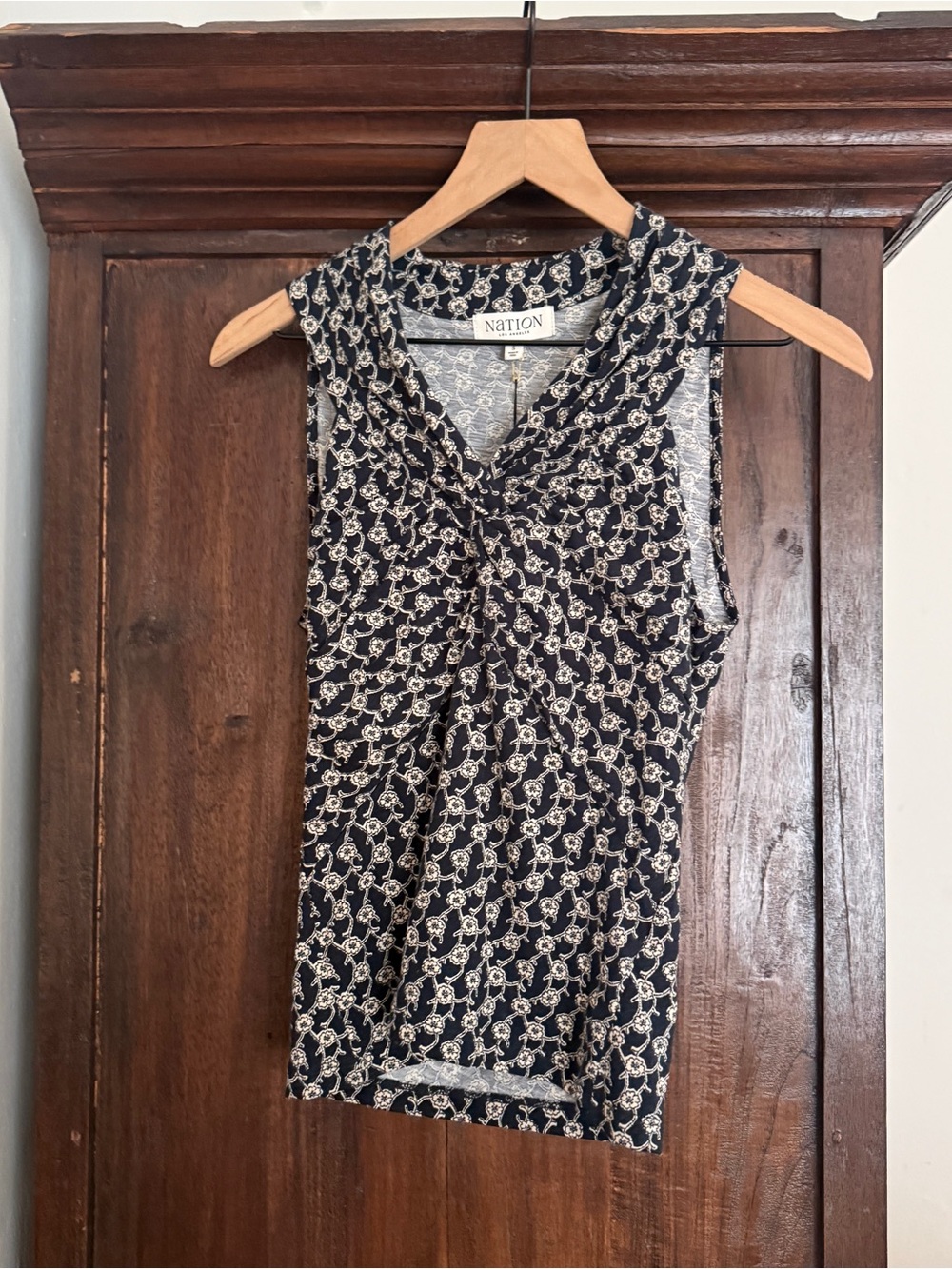 NEW Nation LA Floral Twist-Front Sleeveless Top